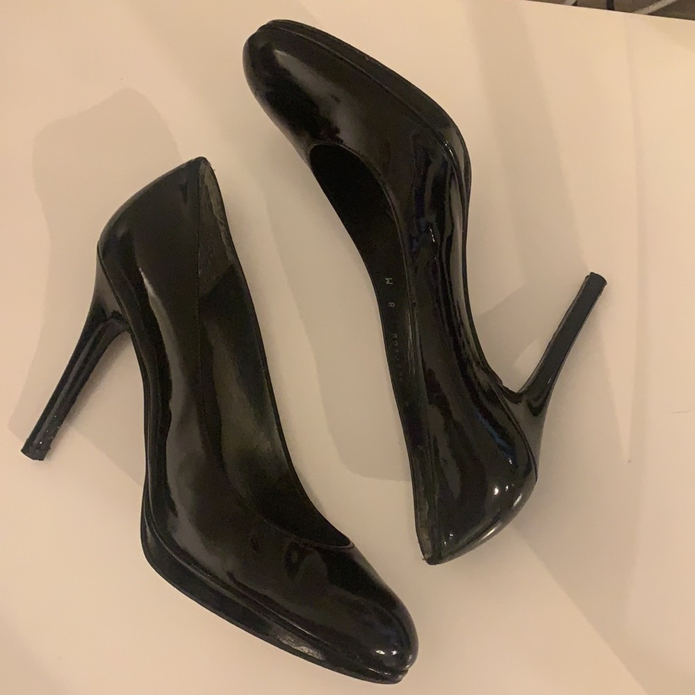 Stuart Weitzman size 8 black patent pumps